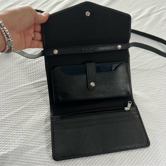 Timberland women’s Rfid Leather Crossbody Wallet Phone Bag - Picture 5 of 11